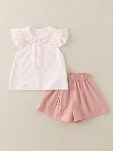 Süßes Sommer-Set für Mädchen mit Schmetterlingsärmel-Oberteil und rosa Shorts