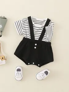 Gestreepte T-shirtset voor baby's en zwarte tuinbroek voor peuters en baby's set