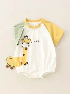Short sleeve cotton baby bodysuit with colorful raglan sleeves and giraffe design