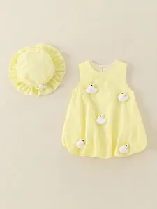 Infant summer cotton sleeveless romper dress set with matching sun hat and duck decor