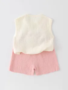 Meisjes zomerset van katoenen mousseline met mouwloze top en roze short, casual outfit