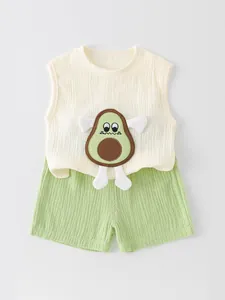 Zomerse katoenen set voor meisjes met 3D-avocado borduursel en een groene korte broek