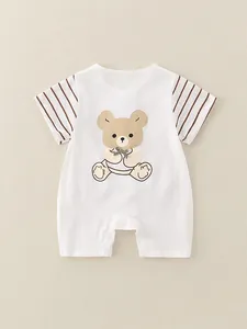Mameluco de algodón para bebé con mangas a rayas y un lindo estampado de oso de dibujo