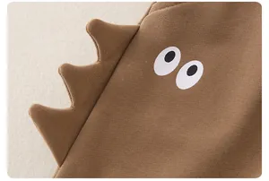 Detail eines Baby-Baumwoll-Dinosaurier-Hoodies mit 3D-Rückenstacheln und Augen-Druck