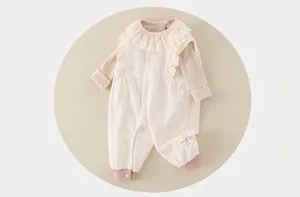 Detail of baby girl cotton romper featuring elegant lace collar and pink ribbed cuffs