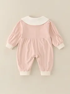 Rosa Baby-Strampler aus Baumwolle mit weißem Peter-Pan-Kragen und Rippbündchen für Mädchen
