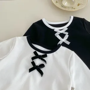 Maglia a maniche lunghe in cotone per bambine con scollo rotondo a contrasto e fiocco
