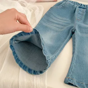 Mädchen hellblaue Schlagjeans mit elastischem Bund und hochwertigen Nähten