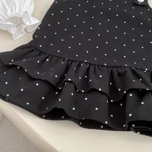 Set bambina con abito a bretelle a pois neri e camicia bianca con colletto a bambola