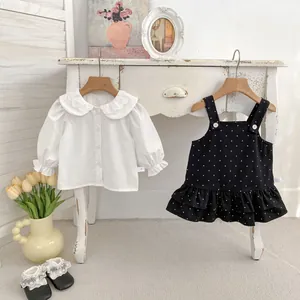 Completo neonata con camicia bianca colletto Peter Pan e abito a pois con bretelle