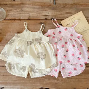 Completo estivo per neonata in 100% cotone Top a canotta e pantaloncini coordinati con stampa a cartone animato orso fragola vestiti infantili casual a quadretti