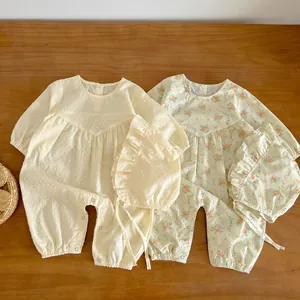 Set di pagliaccetti per neonati a maniche lunghe con fiori e pois e cappellini abbinati