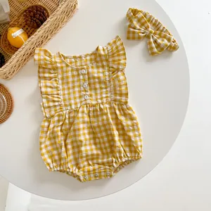 Pagliaccetto a quadretti gialli per neonata con balze e fascia con fiocco coordinata