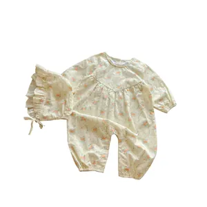 Set pagliaccetto neonata a maniche lunghe con stampa floreale e cappello abbinato