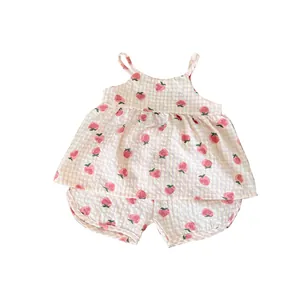Completo estivo neonata con stampa fragole e motivo a quadretti set due pezzi cotone