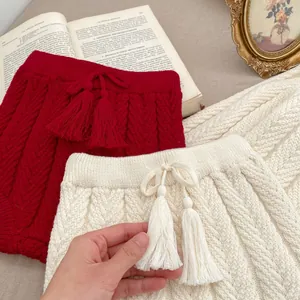 Schickes Baby-Strickset mit Bären-Oberteil und hochwertigen Zopfstrick-Shorts im Set