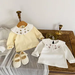 T-shirt bébé fille en coton côtelé à manches longues avec col Peter Pan brodé