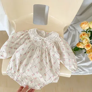 Floral baby girl bodysuit with lace collar and quilted pattern in soft cotton fabric