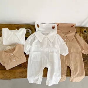 Tutina per neonato con ricamo di orsetto, colletto Peter Pan e cappello in cotone