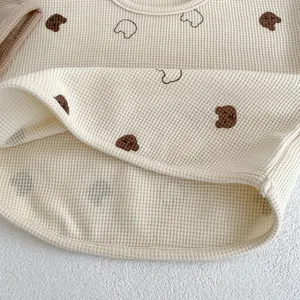 Infant waffle cotton short sleeve T-shirt with cute bear print in cream color