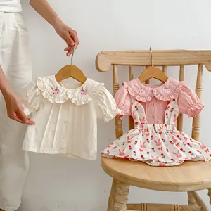 Completo estivo neonata con ricamo a coniglietto e gonna con bretelle a fiori