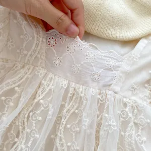 Pagliaccetto neonata color crema a maniche lunghe con pizzo e gonna in tulle