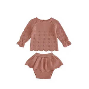 Roze gebreide set voor peuters met trui en rok met ruches en ajourpatroon