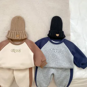 Cozy fleece-lined toddlers' tracksuit set with Gigo lettering and matching knit beanies
