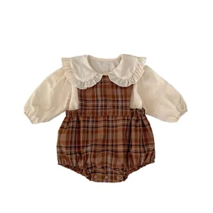 Ensemble barboteuse vintage à carreaux bébé fille avec chemise à col volanté