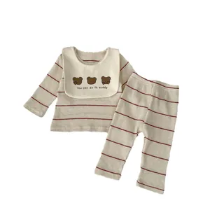 Pyjama rayé pour bébé avec manches longues et bavoir ours amovible en maille douce
