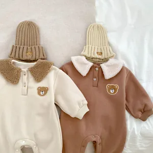 Set body invernale per neonati con colletto in peluche e cappelli in maglia con orso