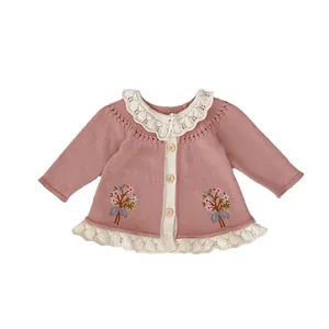 Rosa Strickjacke für Babymädchen mit Blumenstickerei und weißem Spitzenkragen