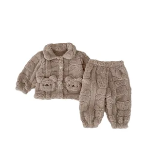 Ensemble pyjama en peluche épaisse pour bébé couleur thé au lait avec motif d'ours gaufré