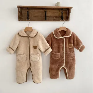 Set tutine invernali neonato in pile beige e marrone con graziose tasche a orsetto