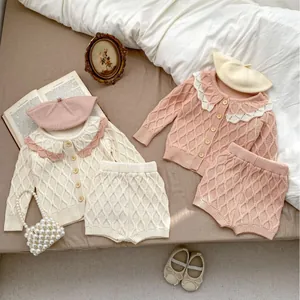 Ensemble Cardigan et Short en Tricot pour Bébé Fille en Coton avec Torsades en Diamant et Col en Dentelle Boutons en Bois