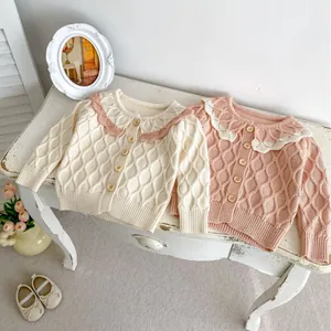Ensemble cardigan en tricot pour bébé fille avec motif losanges et short en coton