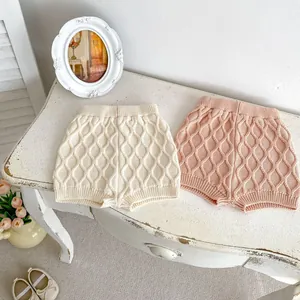 Ensemble short en tricot pour bébé avec motif losanges en crème et rose