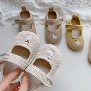Süße Baby Lauflernschuhe mit Enten-Stickerei und Klettverschluss aus feinem Cord