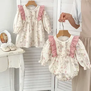 Pagliaccetto O Abito da Neonata Francese Floreale a Maniche Lunghe Con Volant E Punto Smock In Cotone Traspirante Abbigliamento Bimbi