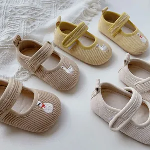 Süße Baby-Lauflernschuhe mit Enten-Stickerei aus Cord in Gelb, Khaki und Creme