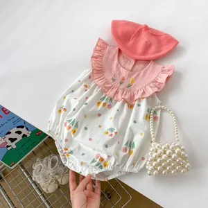 Body d'été pour bébé à motif floral avec col à volants rose et béret assorti