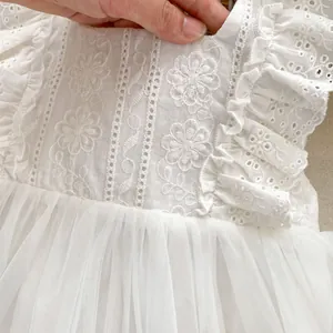Vestido pelele blanco sin mangas de tul con bordado floral para bebé niña en verano