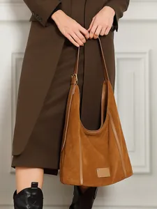 Sac hobo en cuir dépoli marron avec grande capacité et design élégant en demi-lune