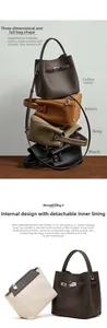 Vue détaillée du sac seau en cuir avec pochette amovible et diverses options de couleurs