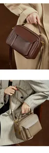 Détails du sac à main en cuir avec fermetures dorées et bandoulière réglable pratique