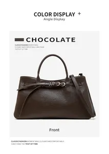 Vue de face du sac baguette en cuir tanné chocolat avec détail de boucle de ceinture