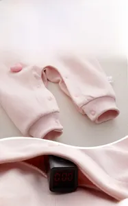 Détails des boutons-pression du barboteuse bébé et test de fluorescence avec valeur 0,00