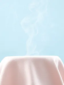 Barboteuse en tricot rose pour bébé avec haute respirabilité et effet de vapeur visible