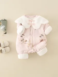 Dicker Winter-Strampler für Babys aus rosa Satin mit Blumenmuster und Kunstfellkragen