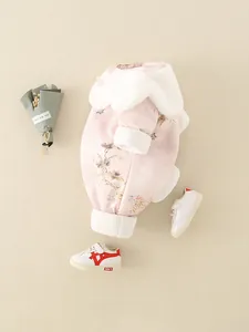 Rosa chinesischer Baby-Winterstrampler mit Pflaumenblüten und Webpelzbesatz